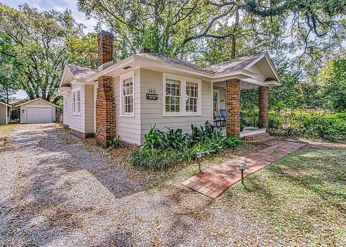 In Beautiful Close To Downtown Holiday home Pensacola