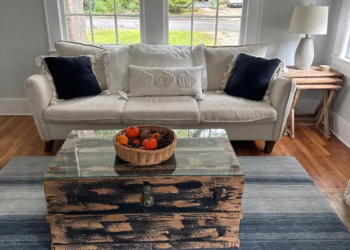 In Beautiful Close To Downtown * Pensacola