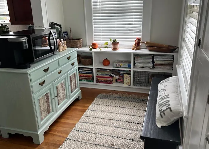 In Beautiful Close To Downtown Holiday home